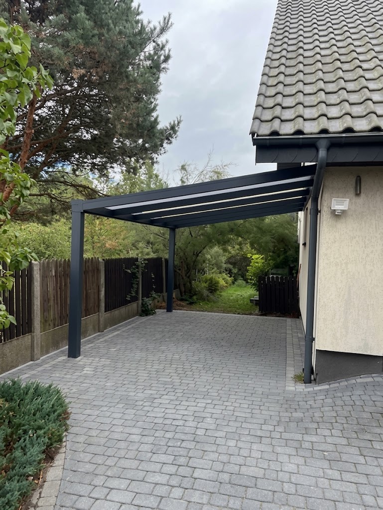 Wiata parkingowa na brukowanym podjeździe LOTA Outdoor Systems zdjęcie 1